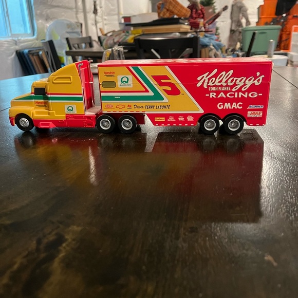 Nascar Kellogg's Racing Truck - Red and Yellow - Picture 7 of 7